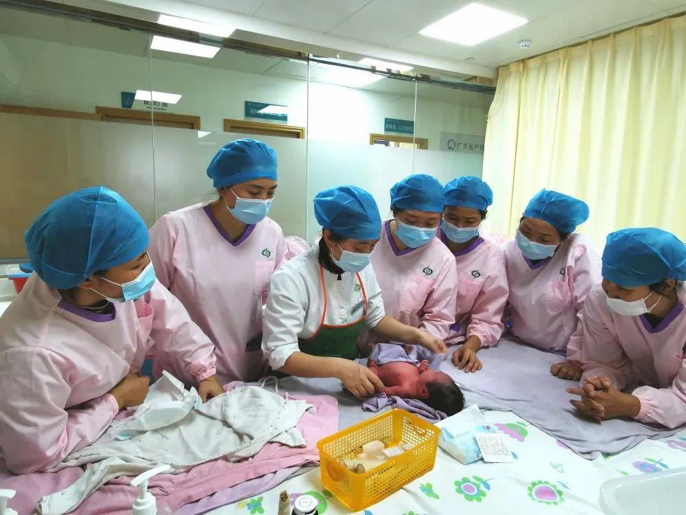 措勒县妇婴监护型护送